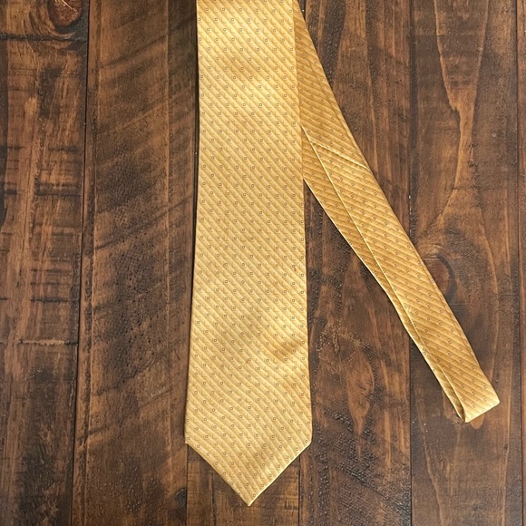 Jones New York Men’s Yellow Silk Tie - Picture 2 of 3